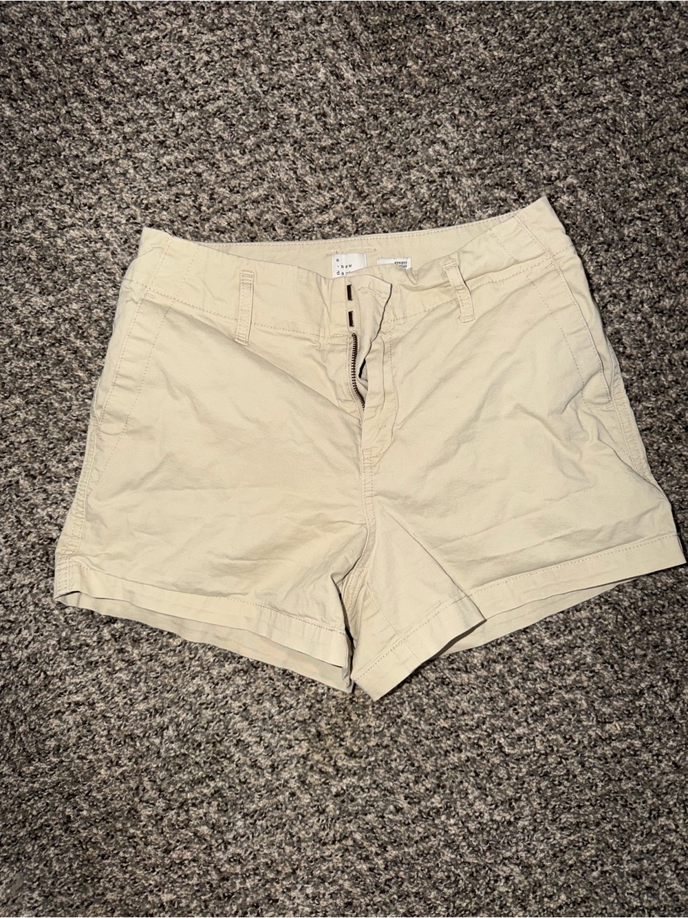 A New Day Women’s Size 6 Cream Chino Shorts Casual Mid Rise - Picture 1 of 1